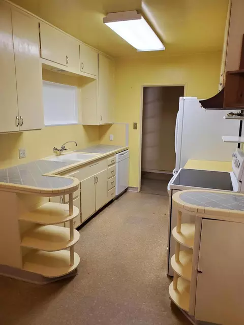 1035 Gold St, Redding, CA 96001 photo 3