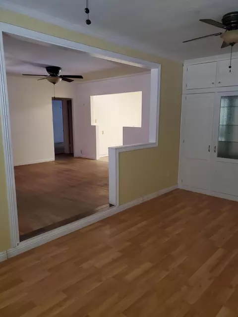 1035 Gold St, Redding, CA 96001 photo 2