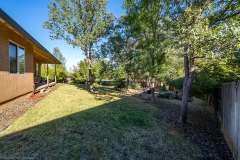 4687 Nantucket Dr, Redding, CA 96001 photo 8