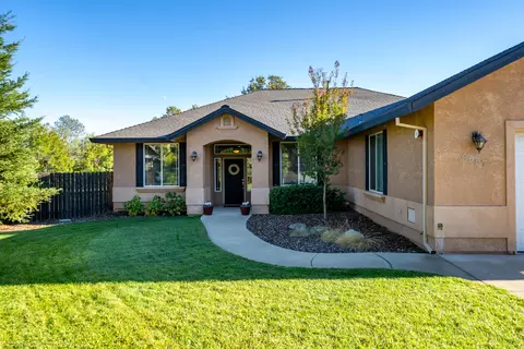4687 Nantucket Dr, Redding, CA 96001 photo 1