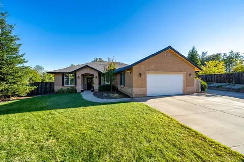 4687 Nantucket Dr, Redding, CA 96001 photo 2