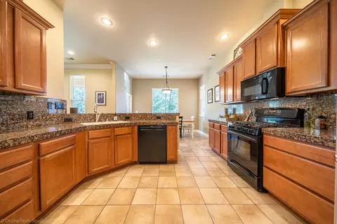 4687 Nantucket Dr, Redding, CA 96001 photo 11