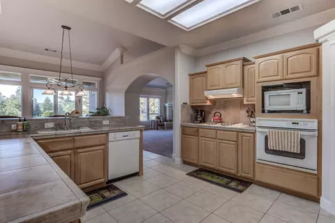 1894 Harvard Way, Redding, CA 96003 photo 18
