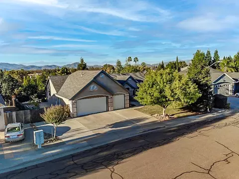 1894 Harvard Way, Redding, CA 96003 photo 1