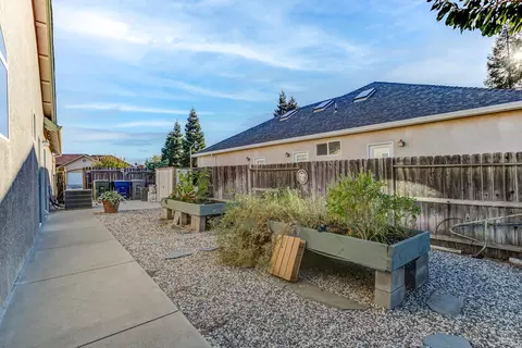 1894 Harvard Way, Redding, CA 96003 photo 32