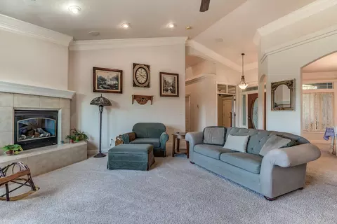 1894 Harvard Way, Redding, CA 96003 photo 7