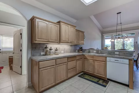 1894 Harvard Way, Redding, CA 96003 photo 14
