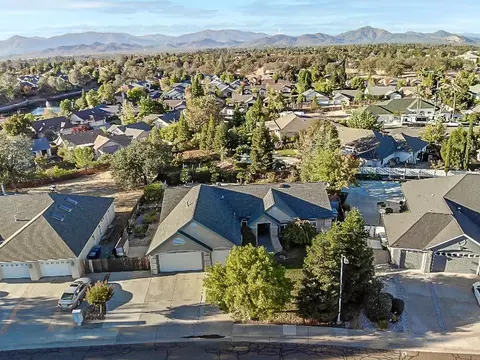 1894 Harvard Way, Redding, CA 96003 photo 2