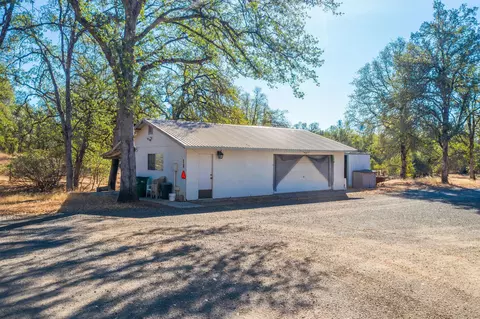 21027 Rae Ln, Redding, CA 96003 photo 3