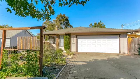 2260 Butte St, Redding, CA 96001 photo 1