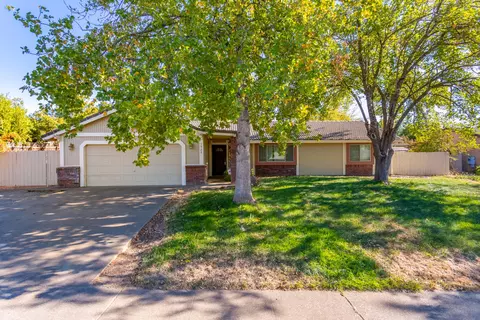 1929 Kildare Dr, Redding, CA 96001 photo 2