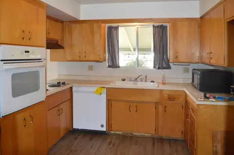 582 Loma Vista Dr, Redding, CA 96002 photo 4
