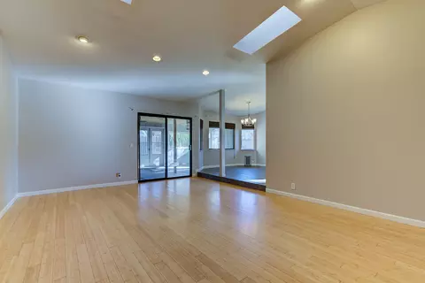 3277 Floral Way, Redding, CA 96002 photo 3