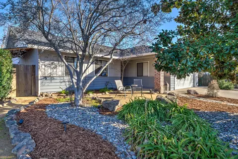 3277 Floral Way, Redding, CA 96002 photo 2