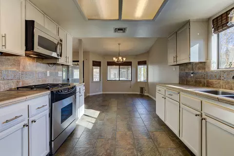 3277 Floral Way, Redding, CA 96002 photo 7