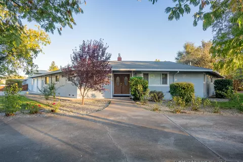 6845 Granada Dr, Redding, CA 96002 photo 2