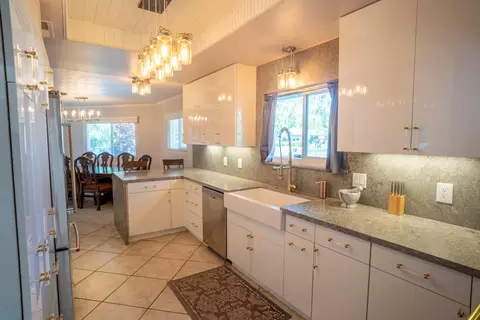 6845 Granada Dr, Redding, CA 96002 photo 9