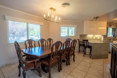 6845 Granada Dr, Redding, CA 96002 photo 5