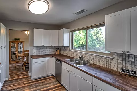3554 Wasatch Dr, Redding, CA 96001 photo 2