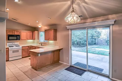 3438 Billings Dr, Redding, CA 96002 photo 3