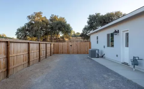 1445 Acacia St, Red Bluff, CA 96080 photo 4