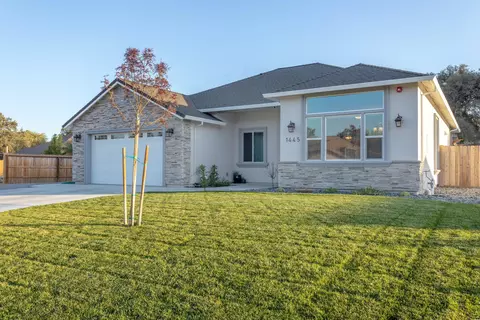 1445 Acacia St, Red Bluff, CA 96080 photo 2