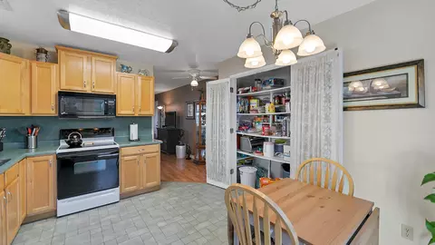 2633 Wyndham Ln, Redding, CA 96001 photo 4