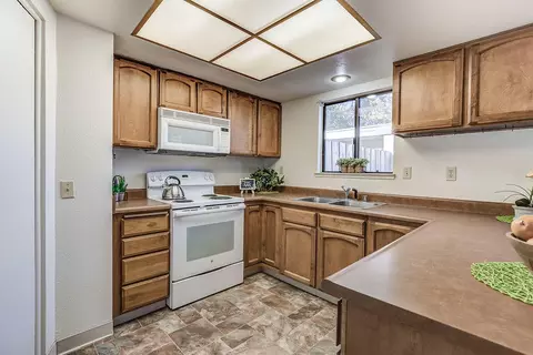 3051 Northwoods Way, Redding, CA 96002 photo 10