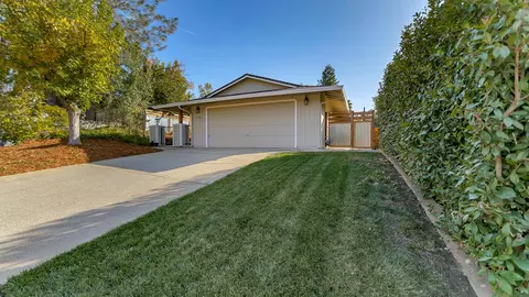 2025 S Ridge Dr, Redding, CA 96003 photo 1