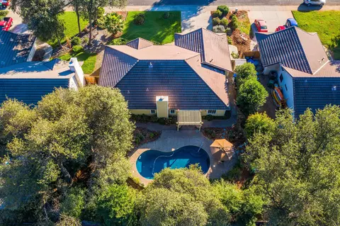 2366 Castlewood Dr, Redding, CA 96002 photo 35
