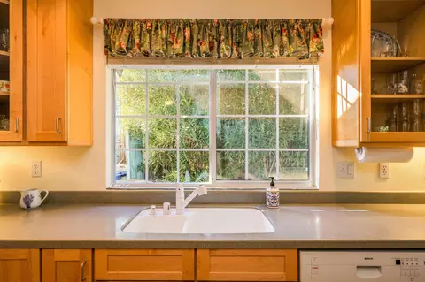 2366 Castlewood Dr, Redding, CA 96002 photo 10