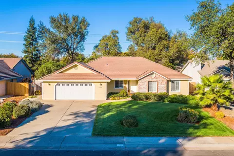 2366 Castlewood Dr, Redding, CA 96002 photo 1