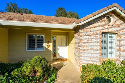 2366 Castlewood Dr, Redding, CA 96002 photo 2