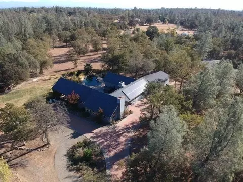 8056 Gold Run Rd, Redding, CA 96001 photo 2