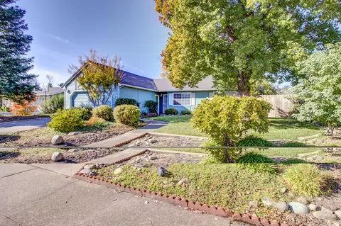 344 Moonstone Way, Redding, CA 96003 photo 2