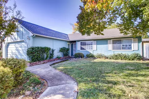 344 Moonstone Way, Redding, CA 96003 photo 4