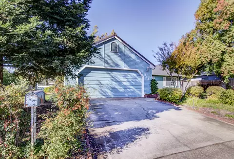 344 Moonstone Way, Redding, CA 96003 photo 3