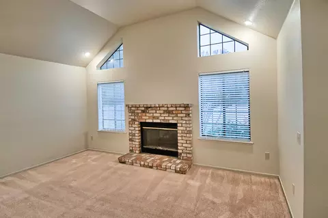 3622 Canterbury Dr, Redding, CA 96002 photo 5
