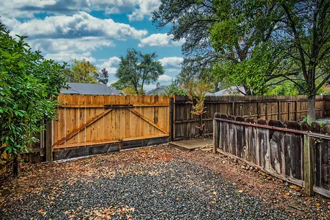 3622 Canterbury Dr, Redding, CA 96002 photo 36