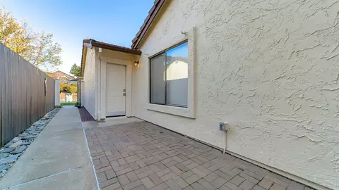 739 Flower Ash Ln, Redding, CA 96003 photo 4