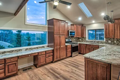 1470 Barbara Rd, Redding, CA 96003 photo 9