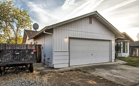 1713 Sterling Dr, Redding, CA 96003 photo 2