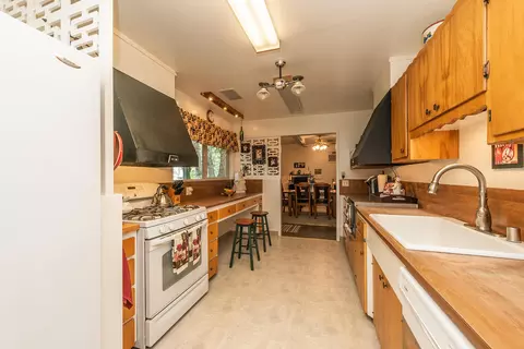110 Pine Ln, Coffee Creek, CA 96091 photo 8