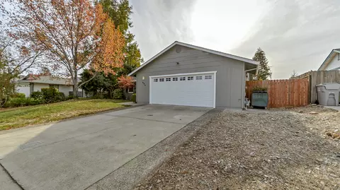 984 Partridge Dr, Redding, CA 96003 photo 3