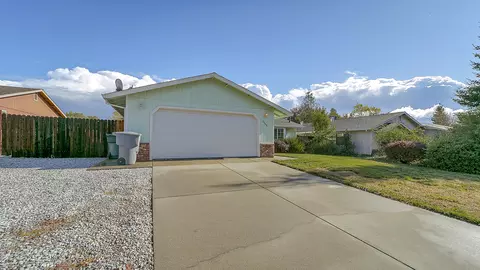 3349 Billings Dr, Redding, CA 96002 photo 2
