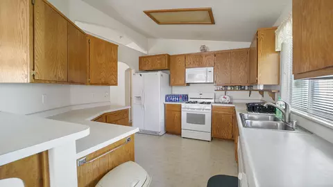 3349 Billings Dr, Redding, CA 96002 photo 4
