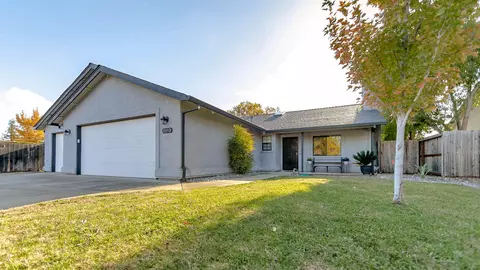 2193 Hacienda St, Redding, CA 96003 photo 1