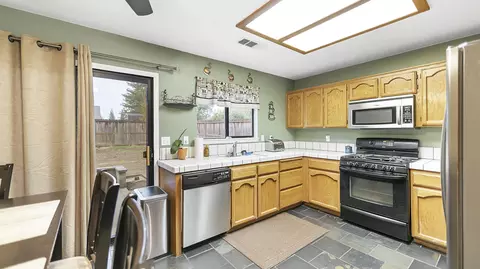 2193 Hacienda St, Redding, CA 96003 photo 8