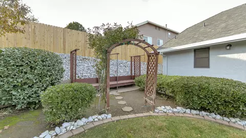 1081 Edgewater Ct, Redding, CA 96003 photo 27