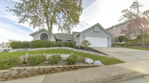 1081 Edgewater Ct, Redding, CA 96003 photo 1
